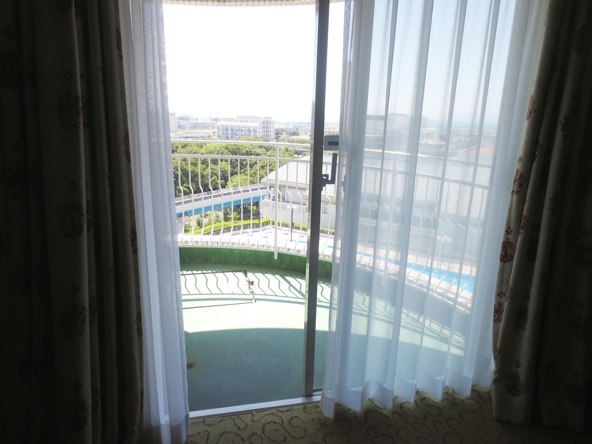 Kobe Portopia Hotel Exteriér fotografie A sliding door