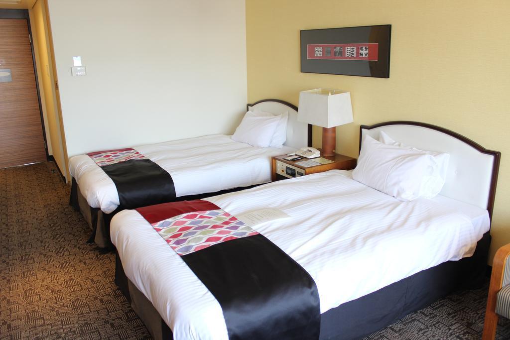 Kobe Portopia Hotel Exteriér fotografie A guest room at the hotel